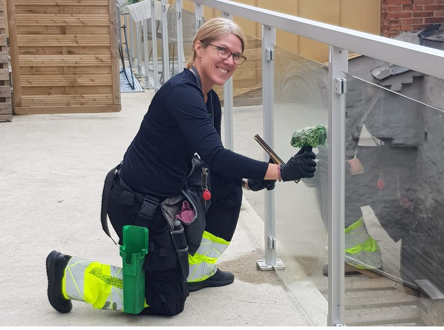 TT Service utför fönsterputs på glas och räcken